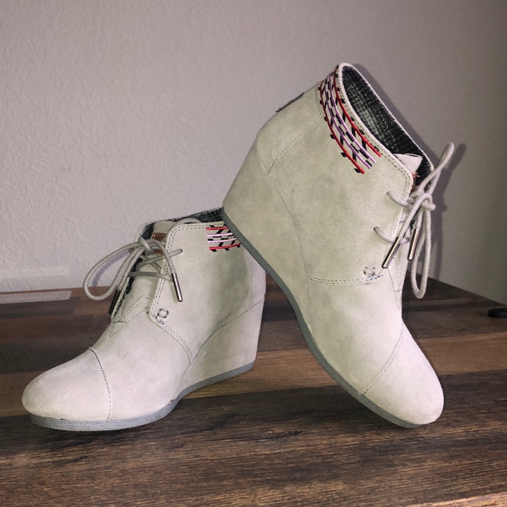 TOMS Suede Hyde Boot